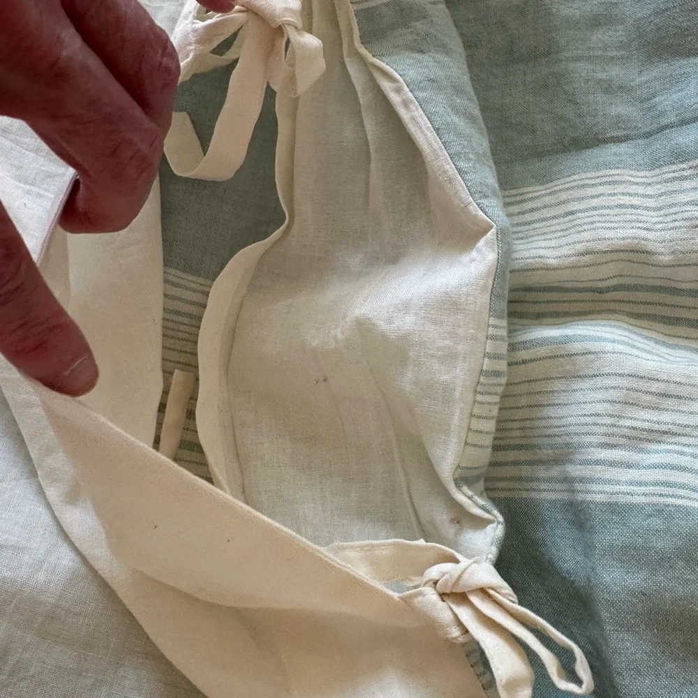 WEST ELM King Sized Duvet Cover Seafoam and Cream Striped Excellent Condition!